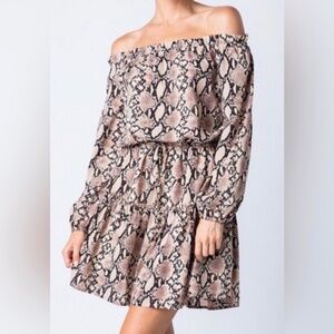 &merci Womens Off-the-Shoulder Ruffle Tier Long Sleeve Snake‎ Print Mini Dress S